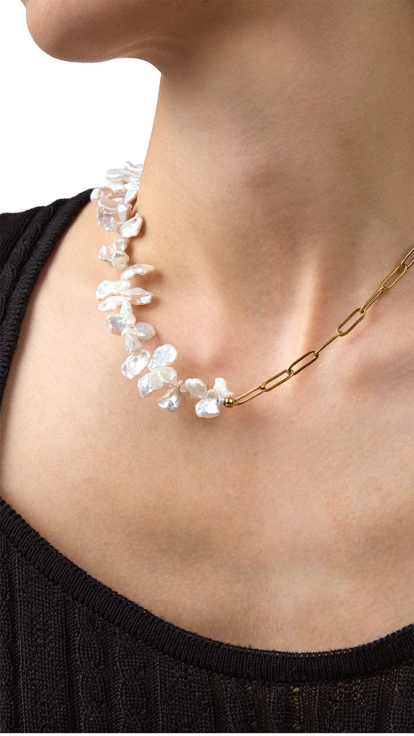 Dani Pearls Necklace